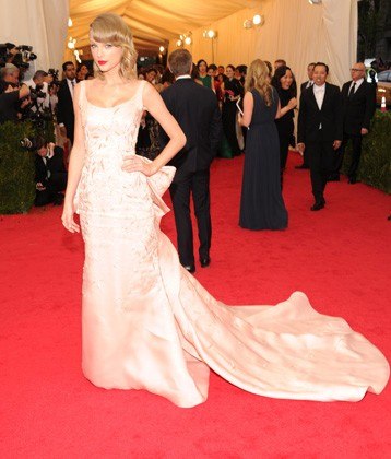 Taylor Swift in Oscar de la Renta